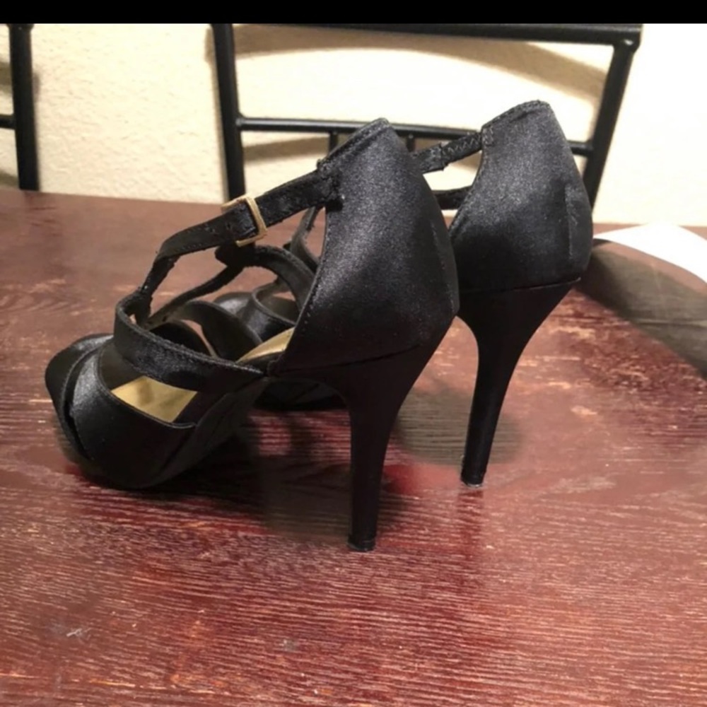 Heels - Picture 4 of 4